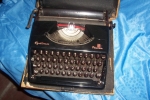 Prodám funkční psací stroj Optima Plana